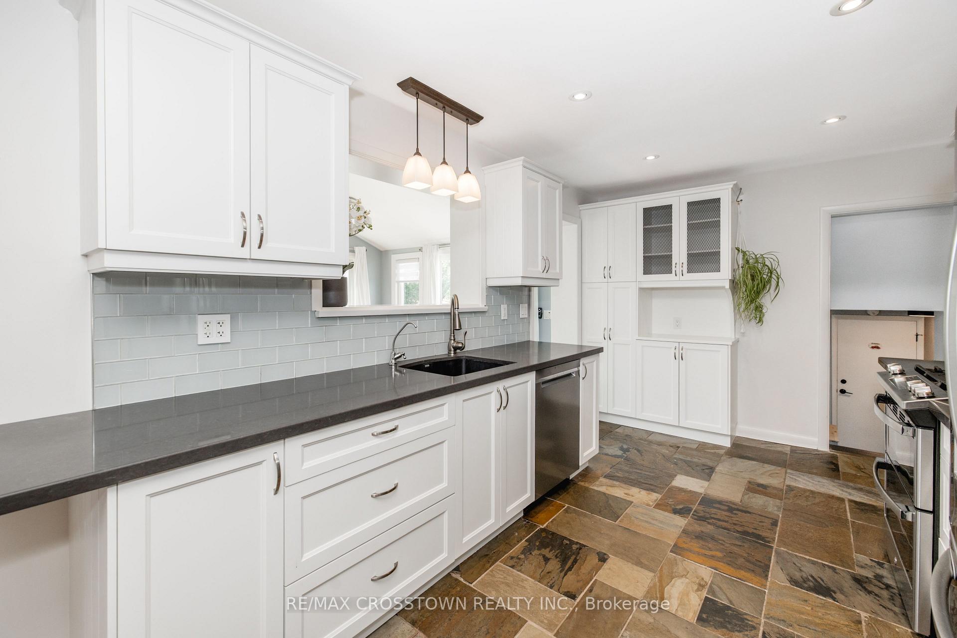 Photo 15 of 11 Castle Drive, Barrie, Sunnidale — HOMEH