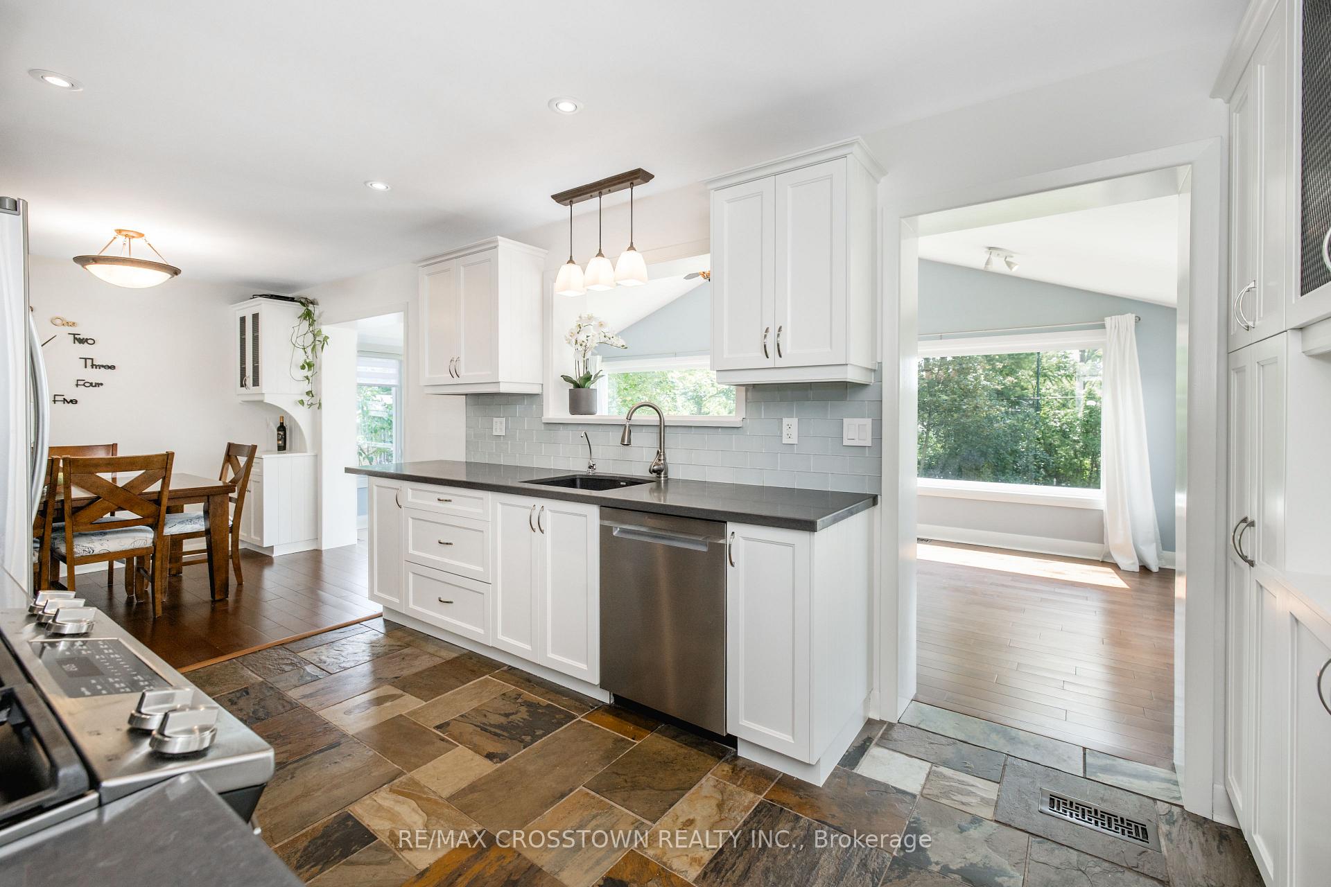Photo 16 of 11 Castle Drive, Barrie, Sunnidale — HOMEH