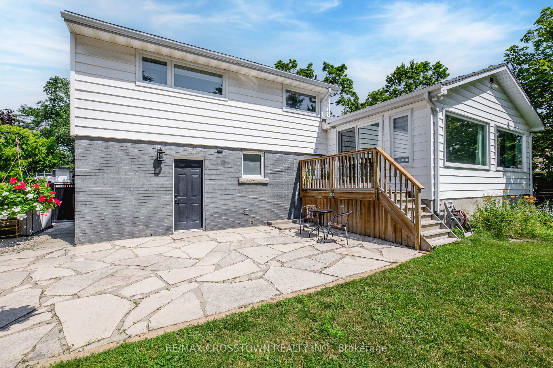 Photo 38 of 11 Castle Drive, Barrie, Sunnidale — HOMEH