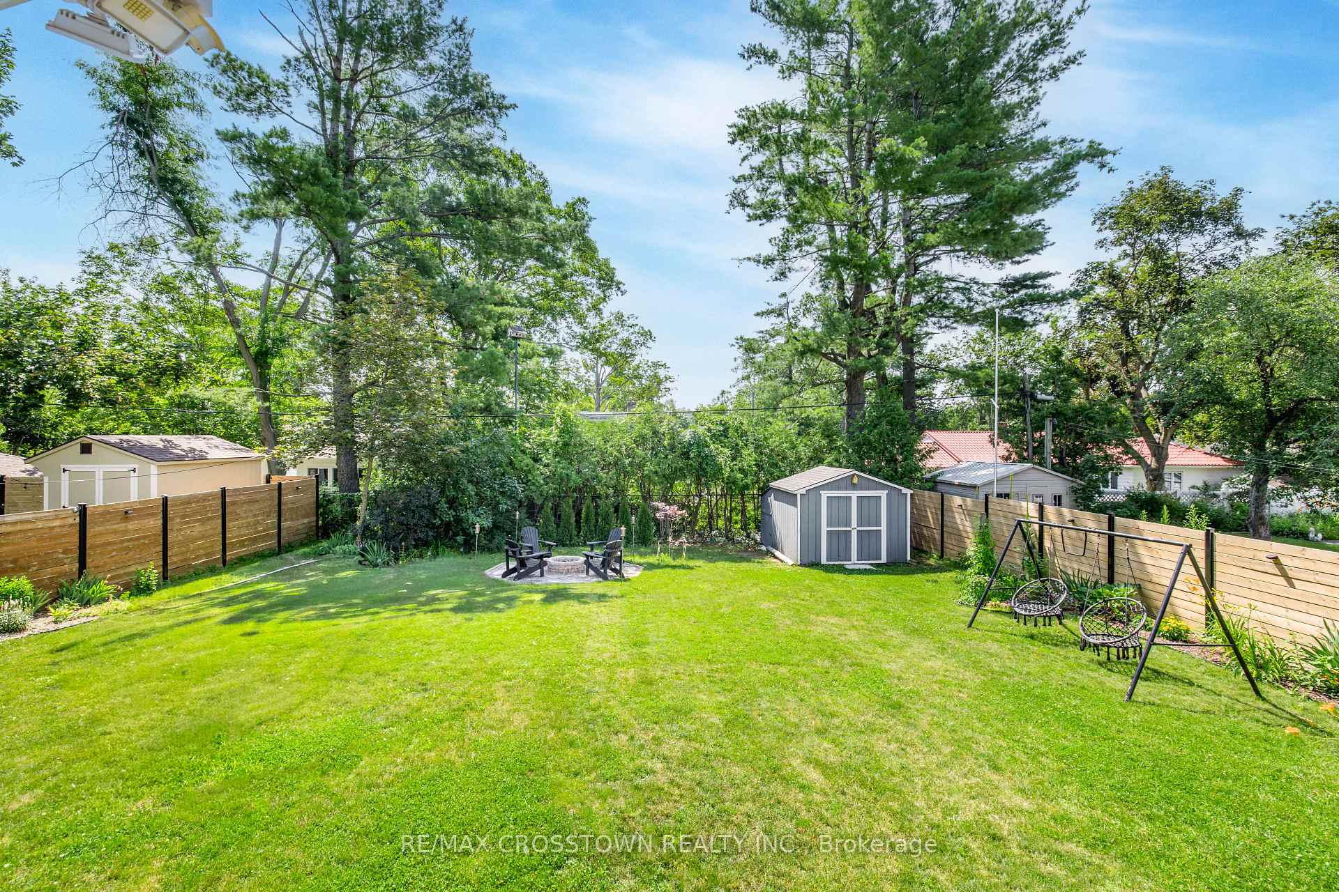 Photo 39 of 11 Castle Drive, Barrie, Sunnidale — HOMEH