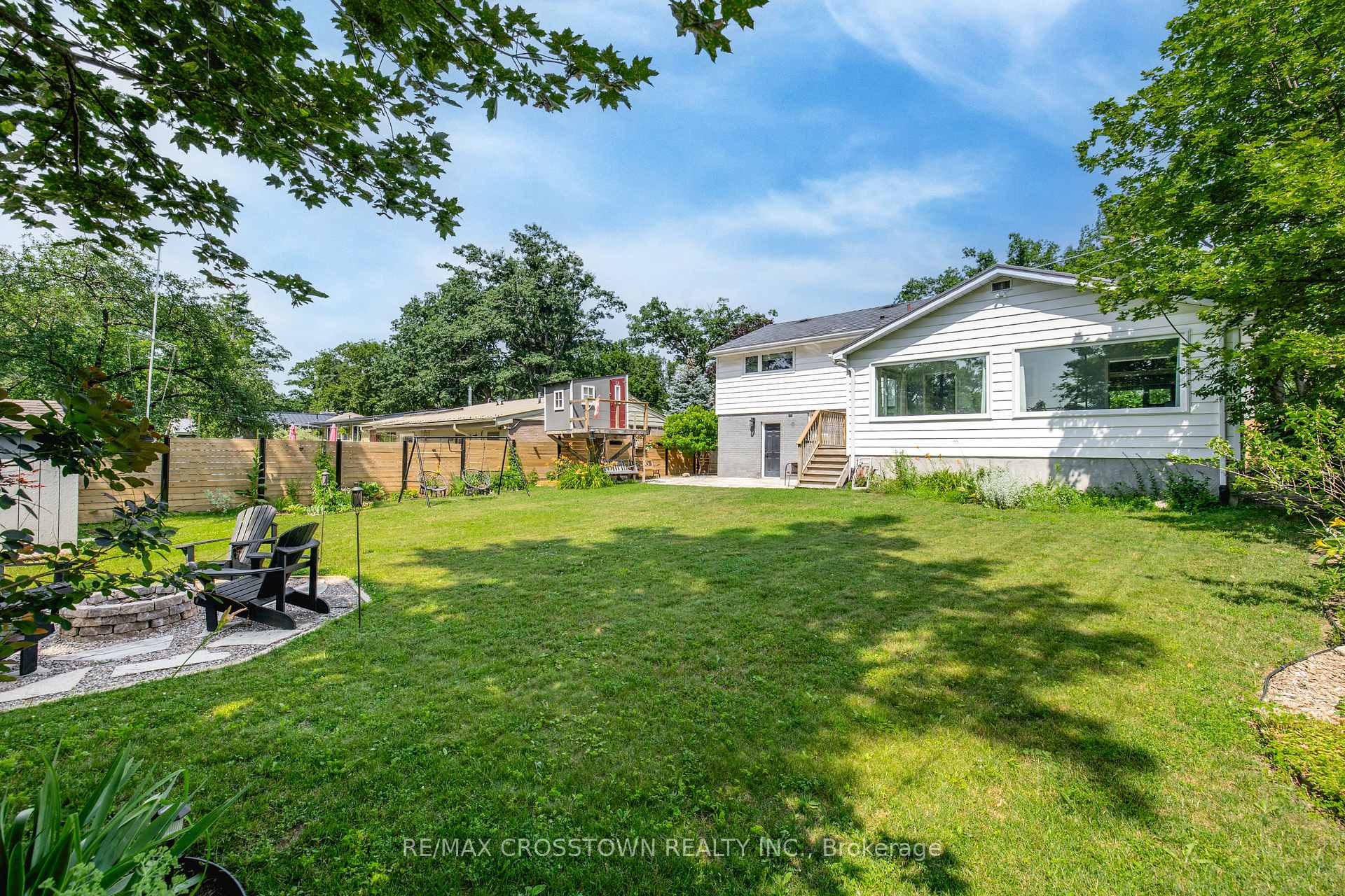 Photo 40 of 11 Castle Drive, Barrie, Sunnidale — HOMEH