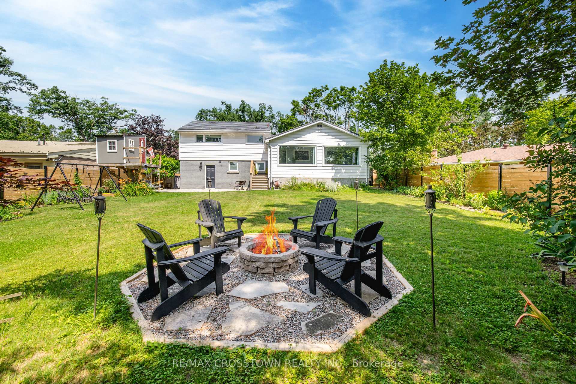 Photo 42 of 11 Castle Drive, Barrie, Sunnidale — HOMEH