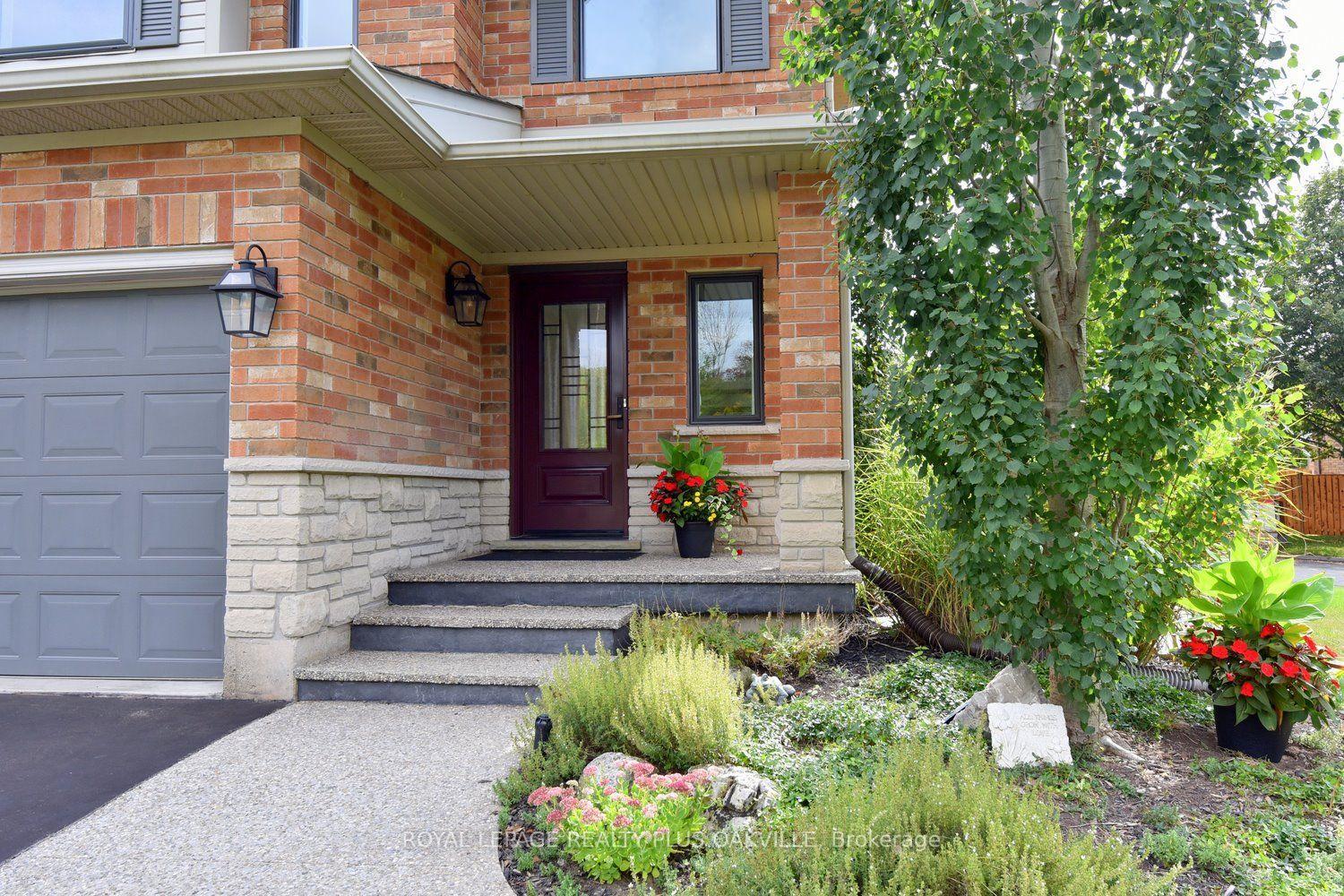 Photo 3 of 546 Sandcherry Drive, Burlington, Bayview — HOMEH