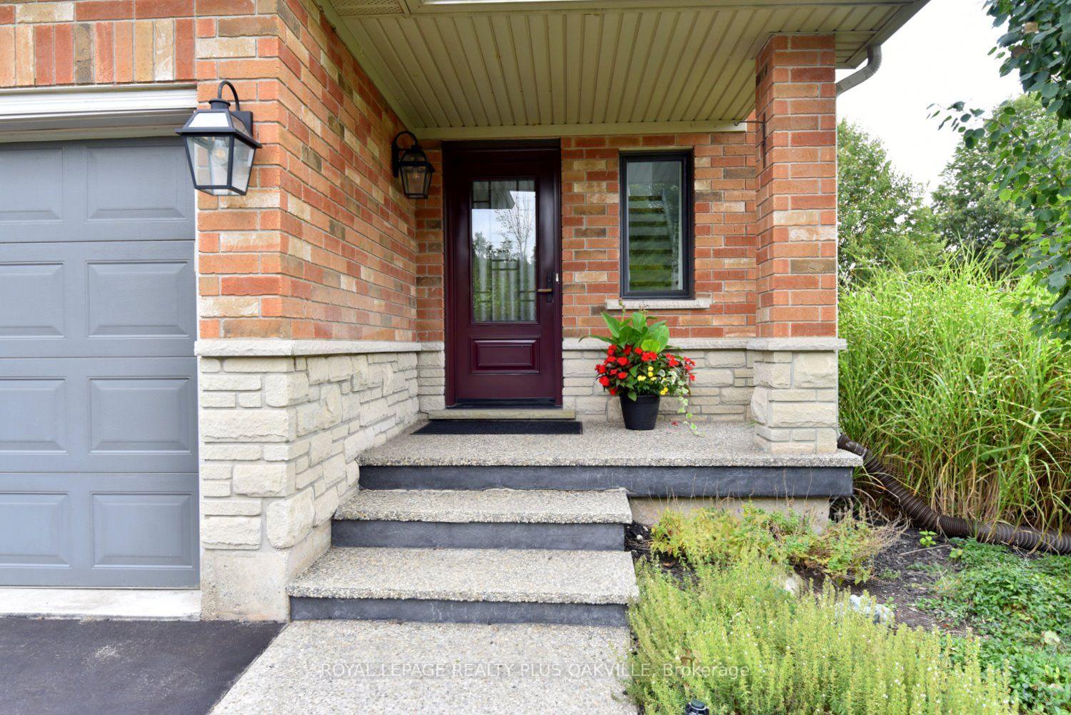 Photo 7 of 546 Sandcherry Drive, Burlington, Bayview — HOMEH