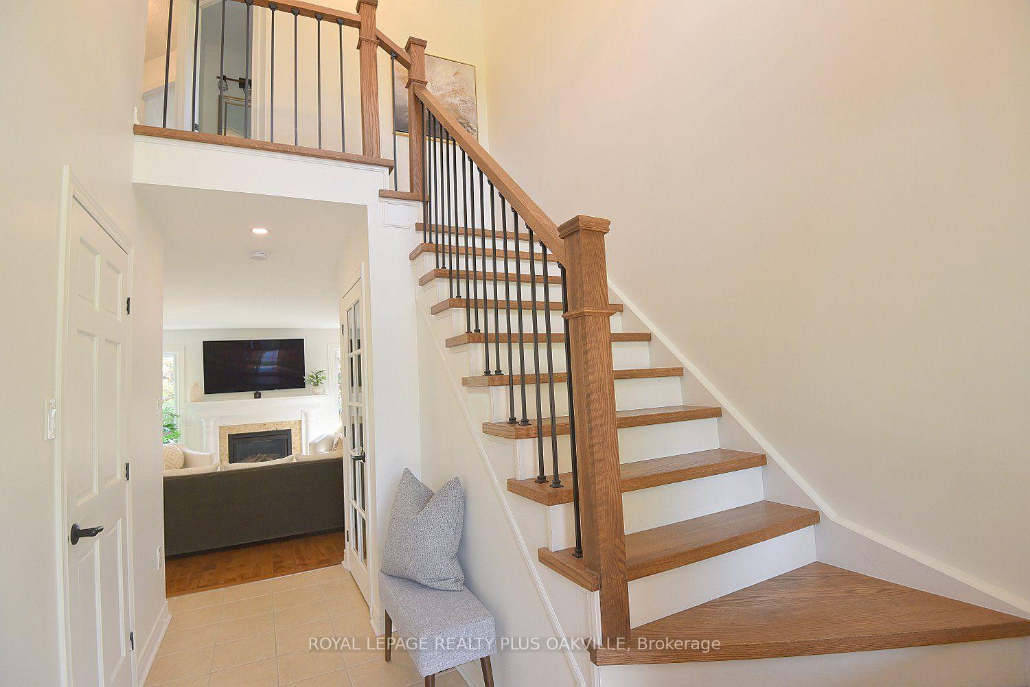 Photo 8 of 546 Sandcherry Drive, Burlington, Bayview — HOMEH