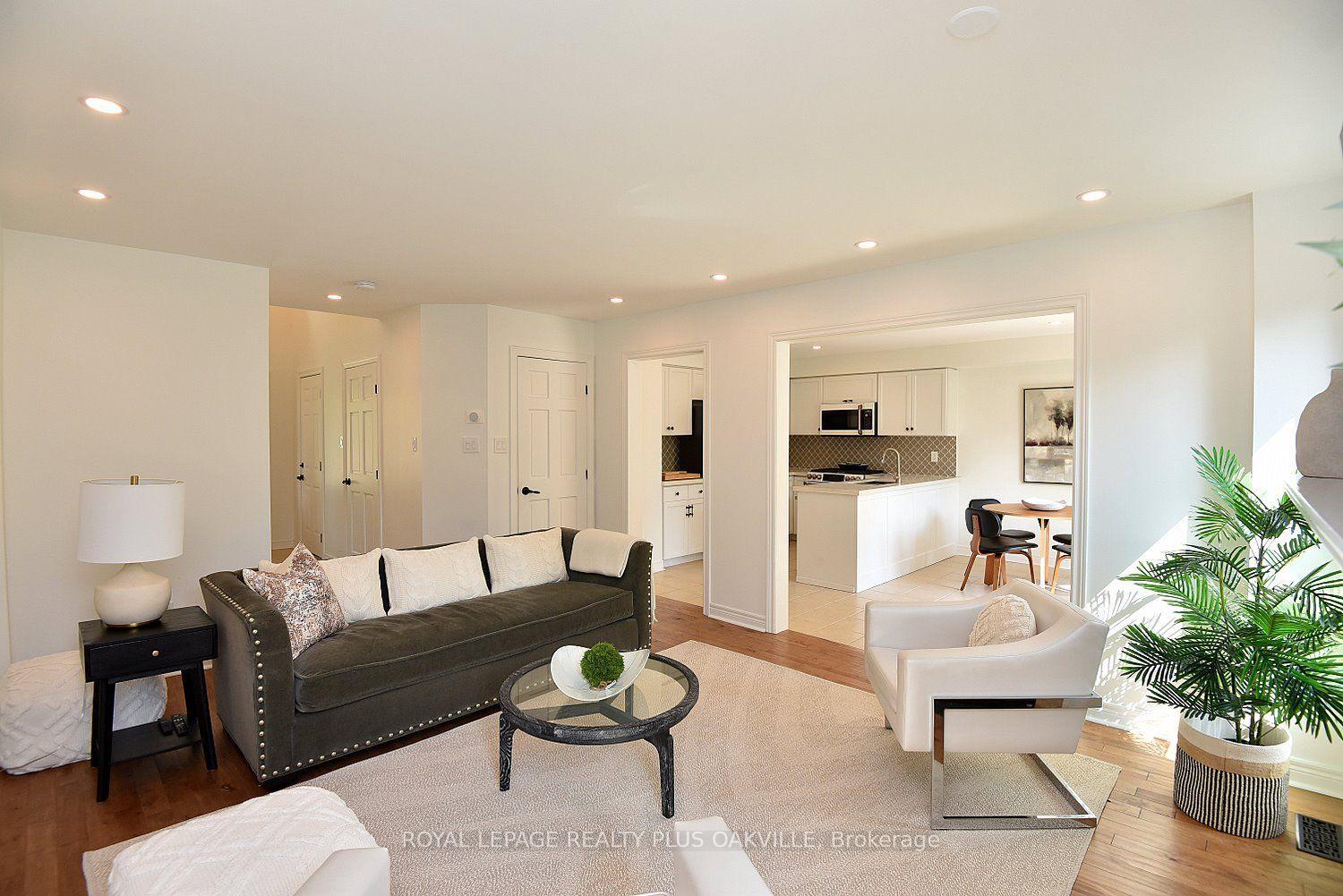 Photo 12 of 546 Sandcherry Drive, Burlington, Bayview — HOMEH