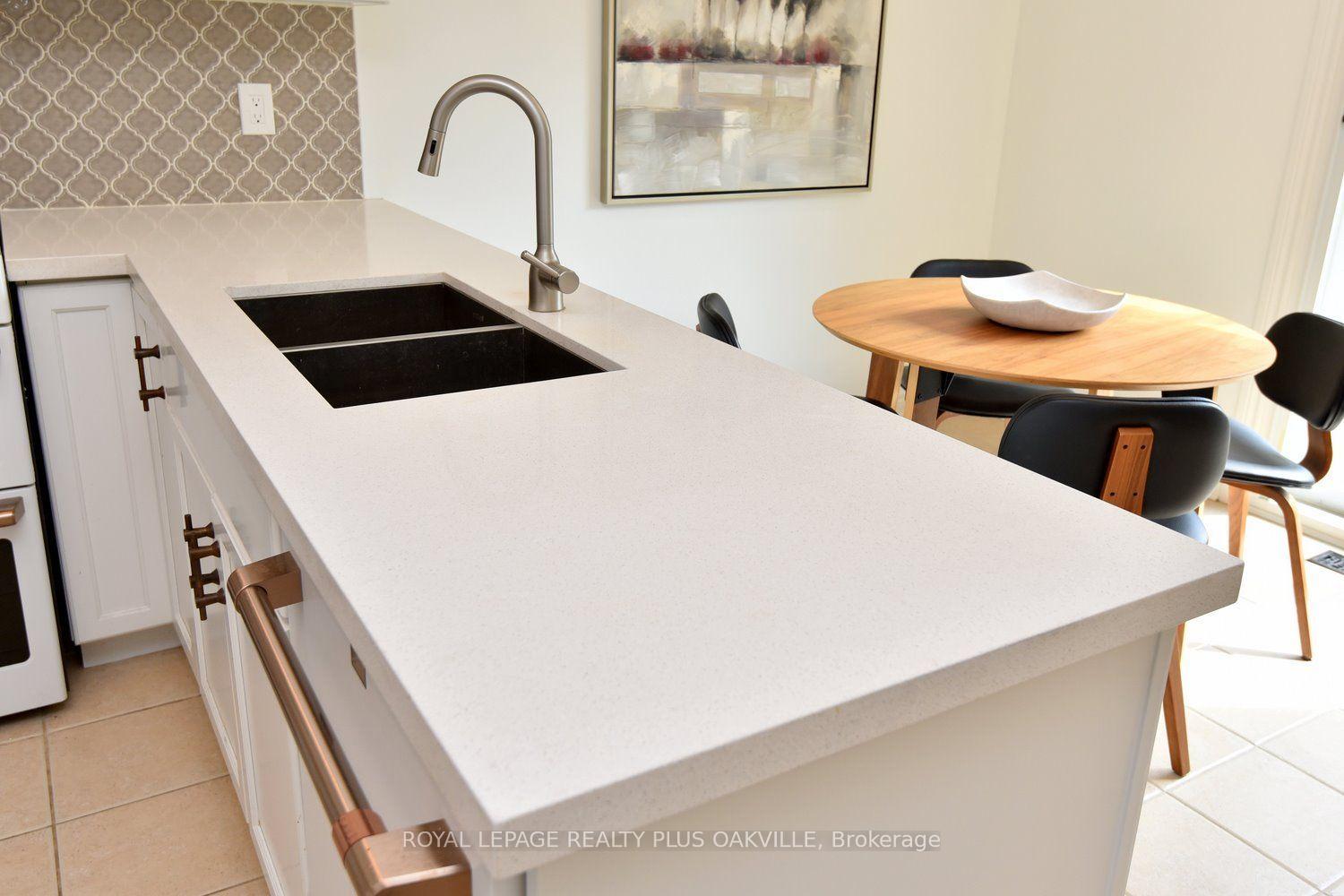 Photo 16 of 546 Sandcherry Drive, Burlington, Bayview — HOMEH