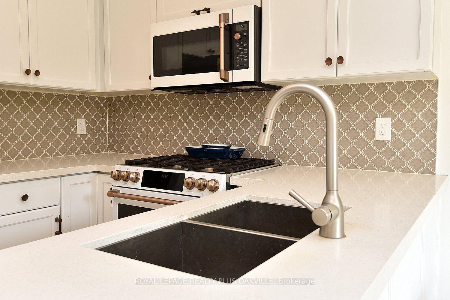 Photo 21 of 546 Sandcherry Drive, Burlington, Bayview — HOMEH