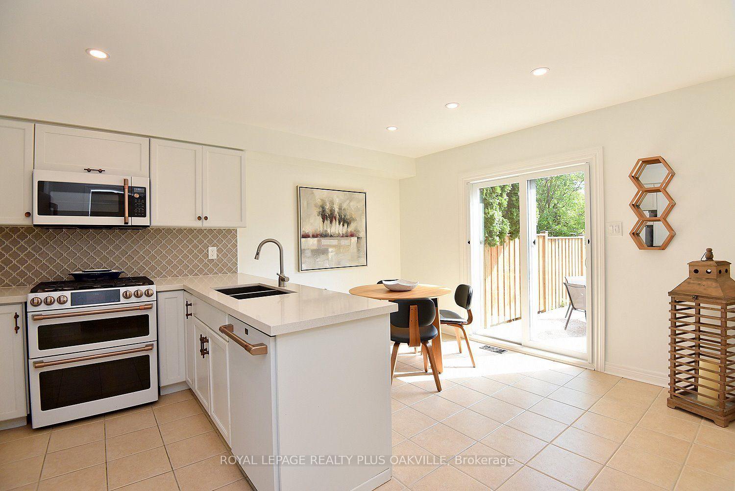 Photo 24 of 546 Sandcherry Drive, Burlington, Bayview — HOMEH