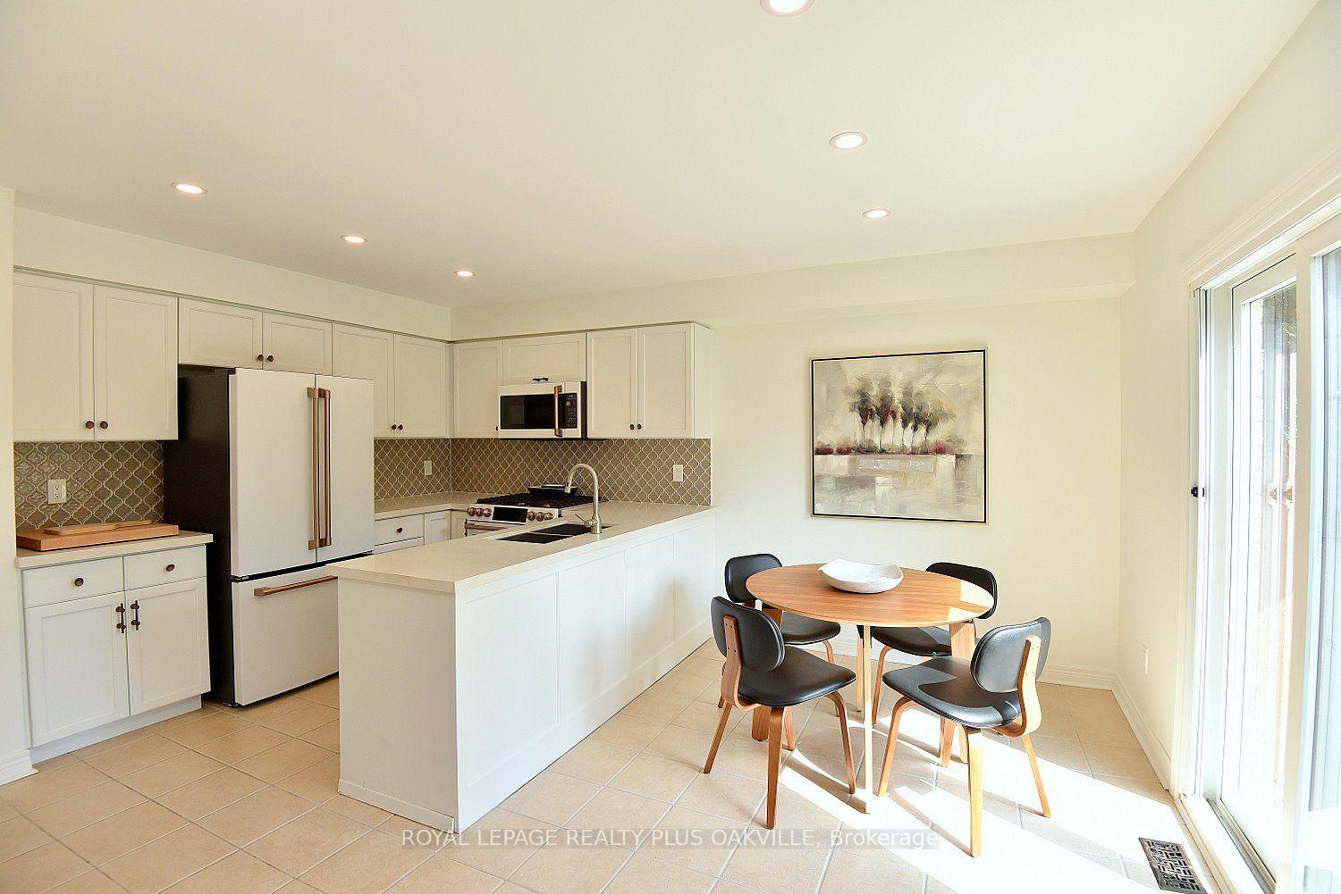 Photo 25 of 546 Sandcherry Drive, Burlington, Bayview — HOMEH