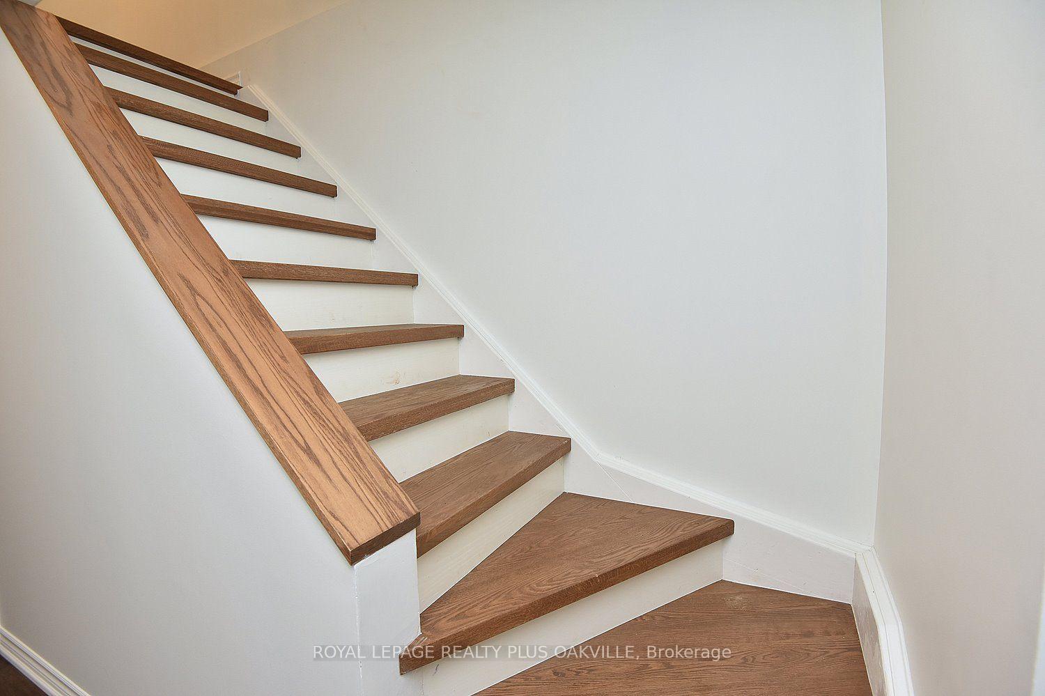 Photo 40 of 546 Sandcherry Drive, Burlington, Bayview — HOMEH