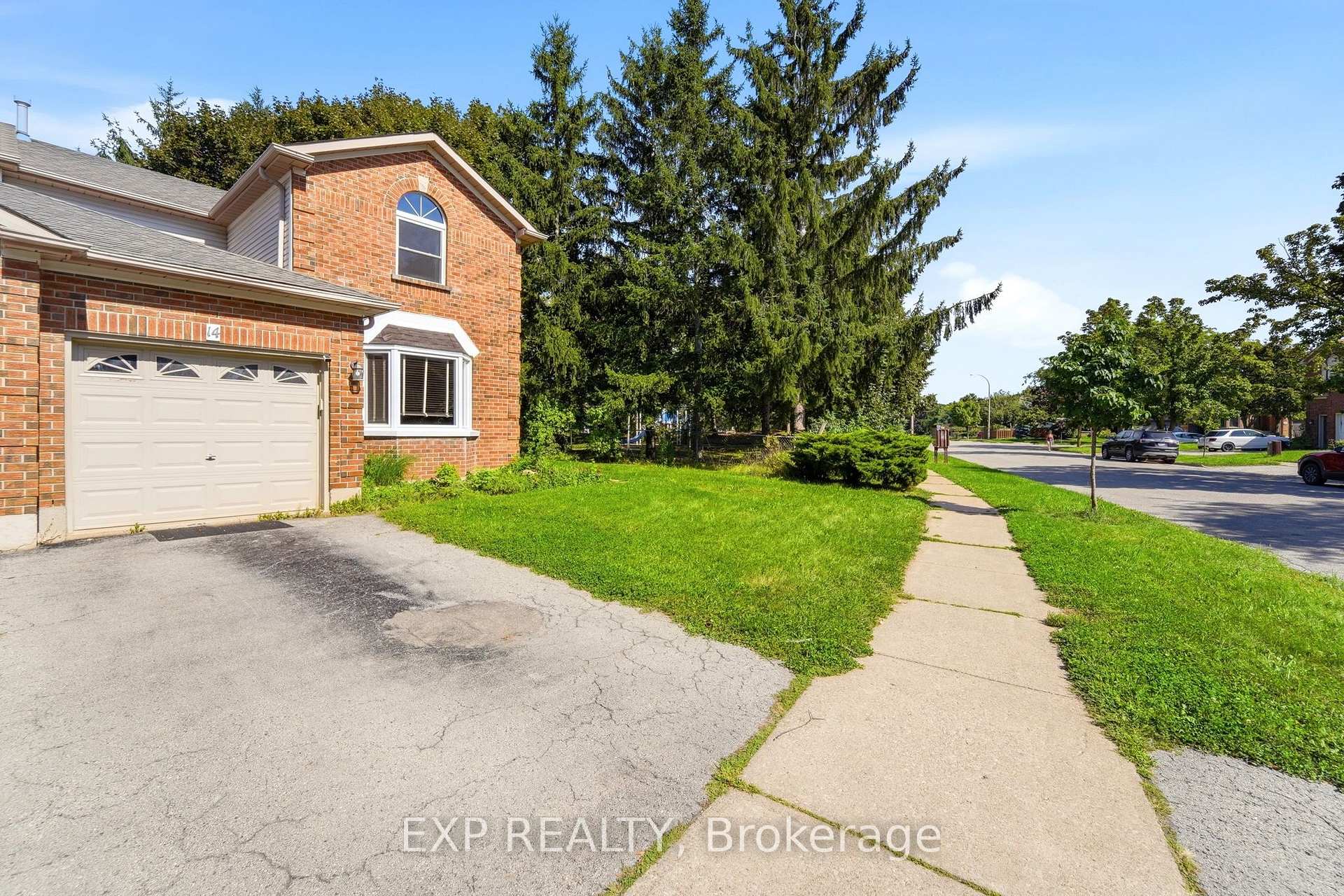 Photo 3 of 14 Hedge Lawn Drive, Grimsby, Grimsby East — HOMEH