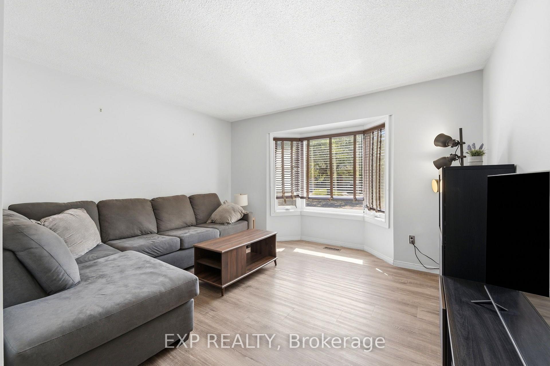 Photo 8 of 14 Hedge Lawn Drive, Grimsby, Grimsby East — HOMEH
