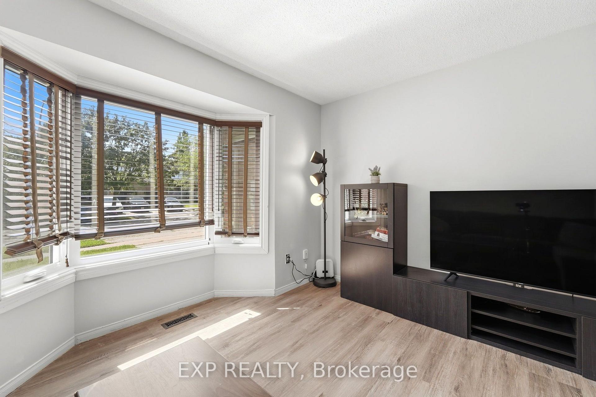 Photo 11 of 14 Hedge Lawn Drive, Grimsby, Grimsby East — HOMEH