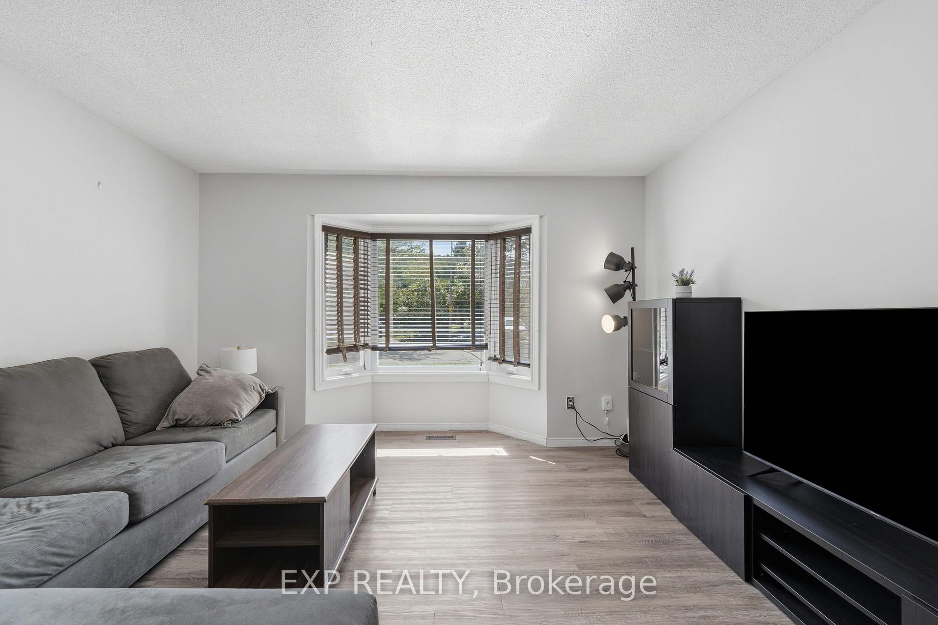 Photo 12 of 14 Hedge Lawn Drive, Grimsby, Grimsby East — HOMEH