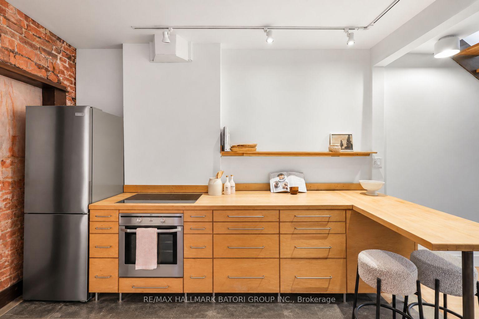 Photo 6 of 652 Richmond Street W, Toronto, Niagara — HOMEH