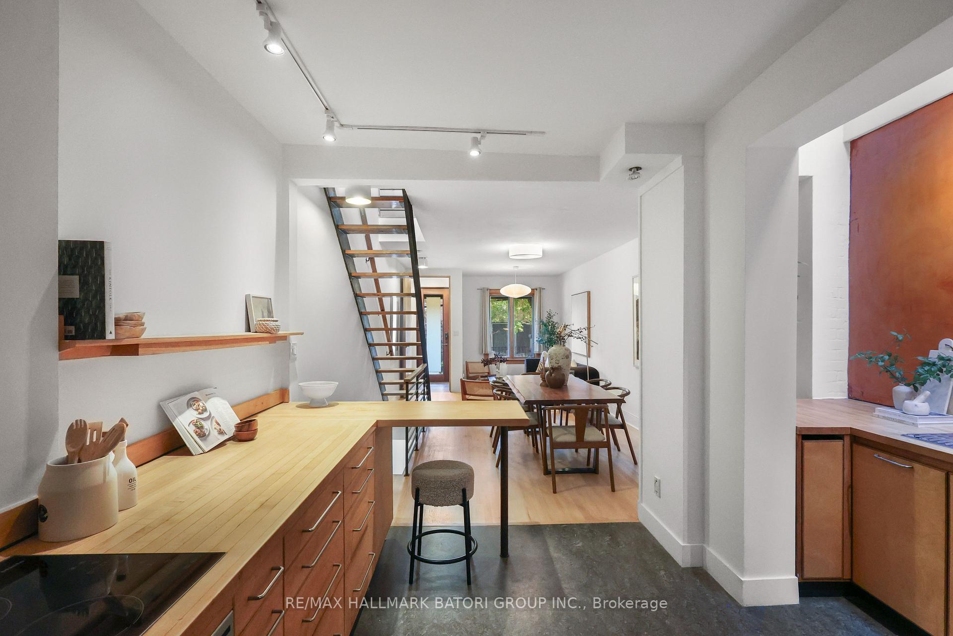 Photo 8 of 652 Richmond Street W, Toronto, Niagara — HOMEH
