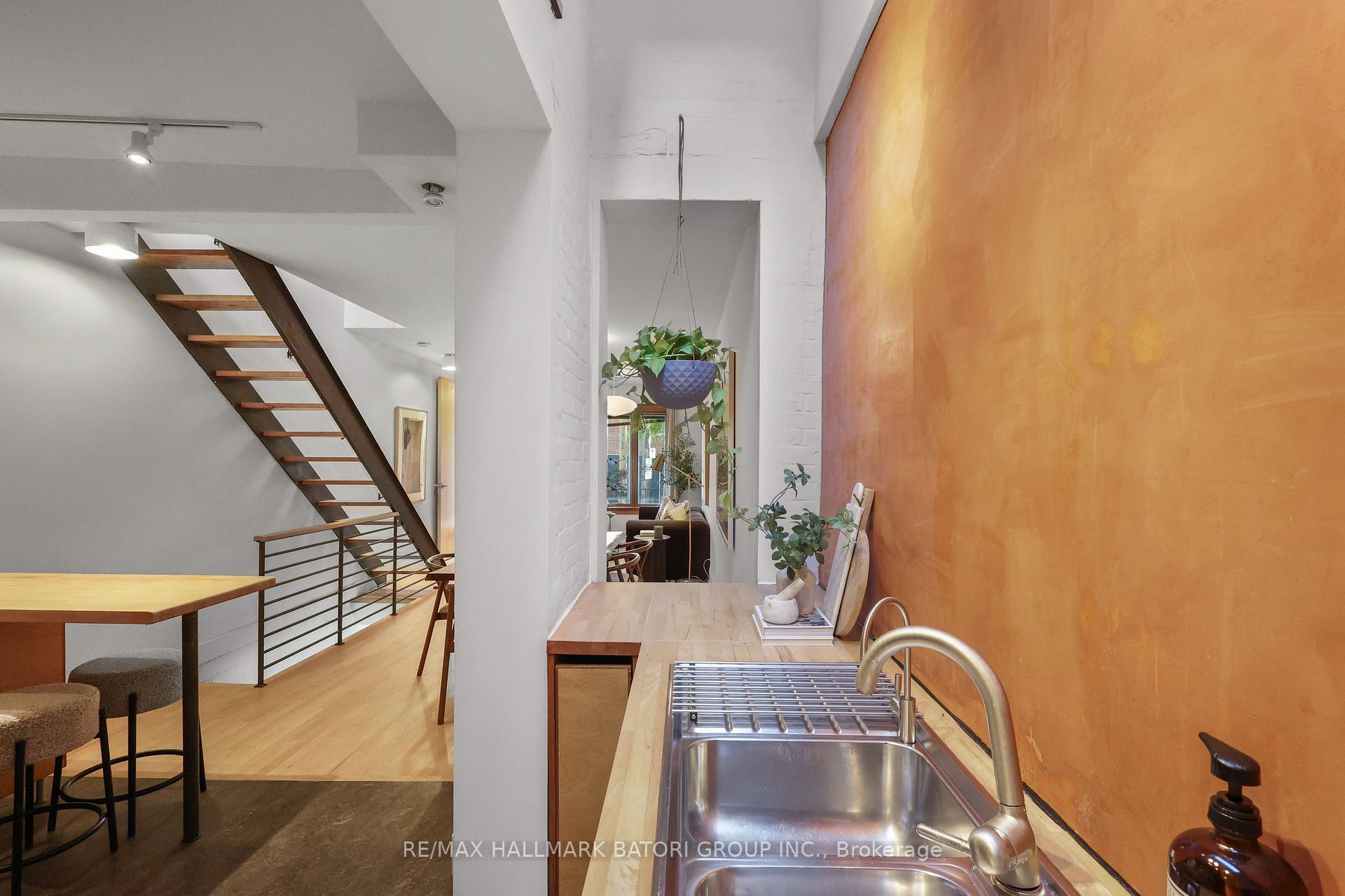 Photo 9 of 652 Richmond Street W, Toronto, Niagara — HOMEH