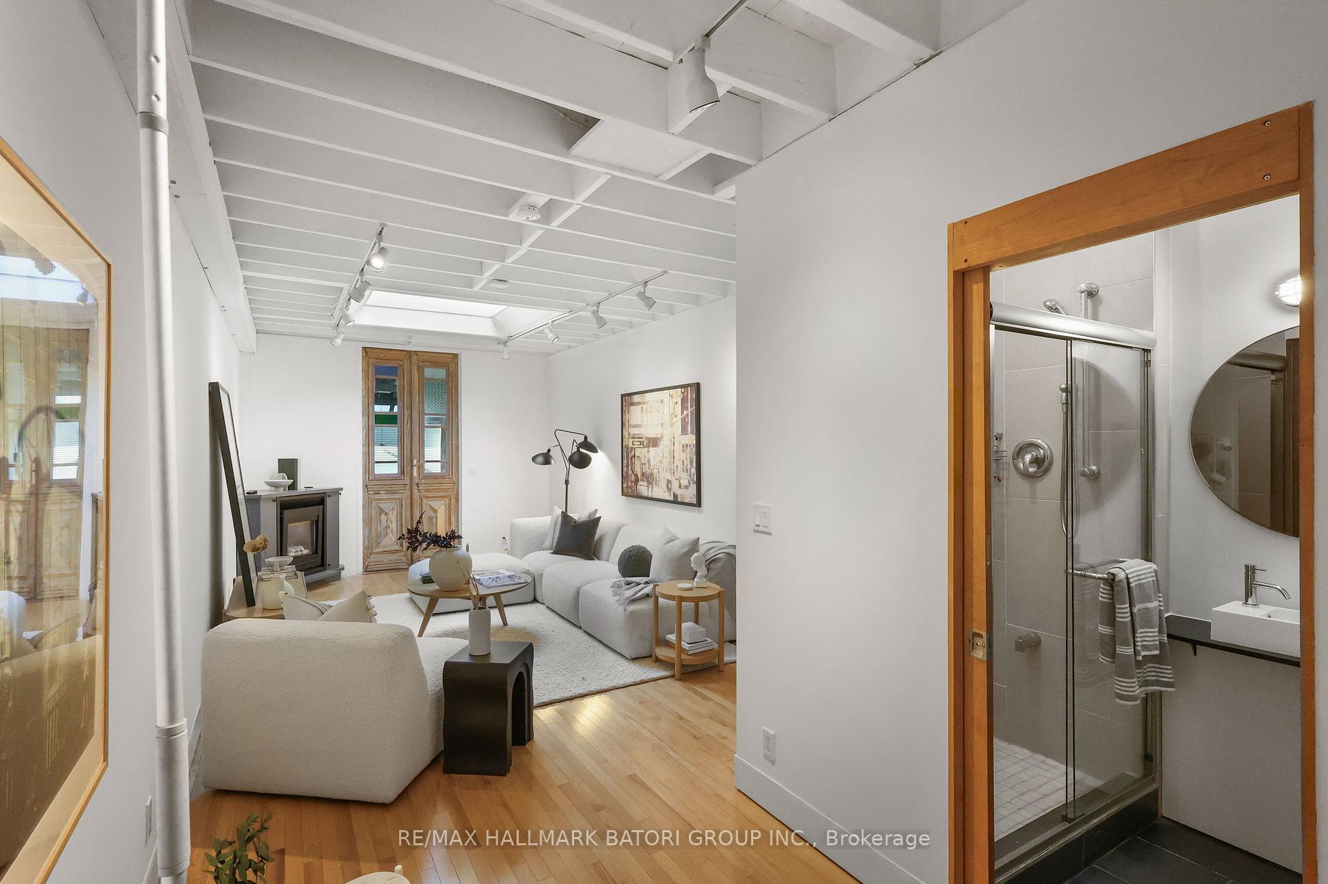 Photo 11 of 652 Richmond Street W, Toronto, Niagara — HOMEH