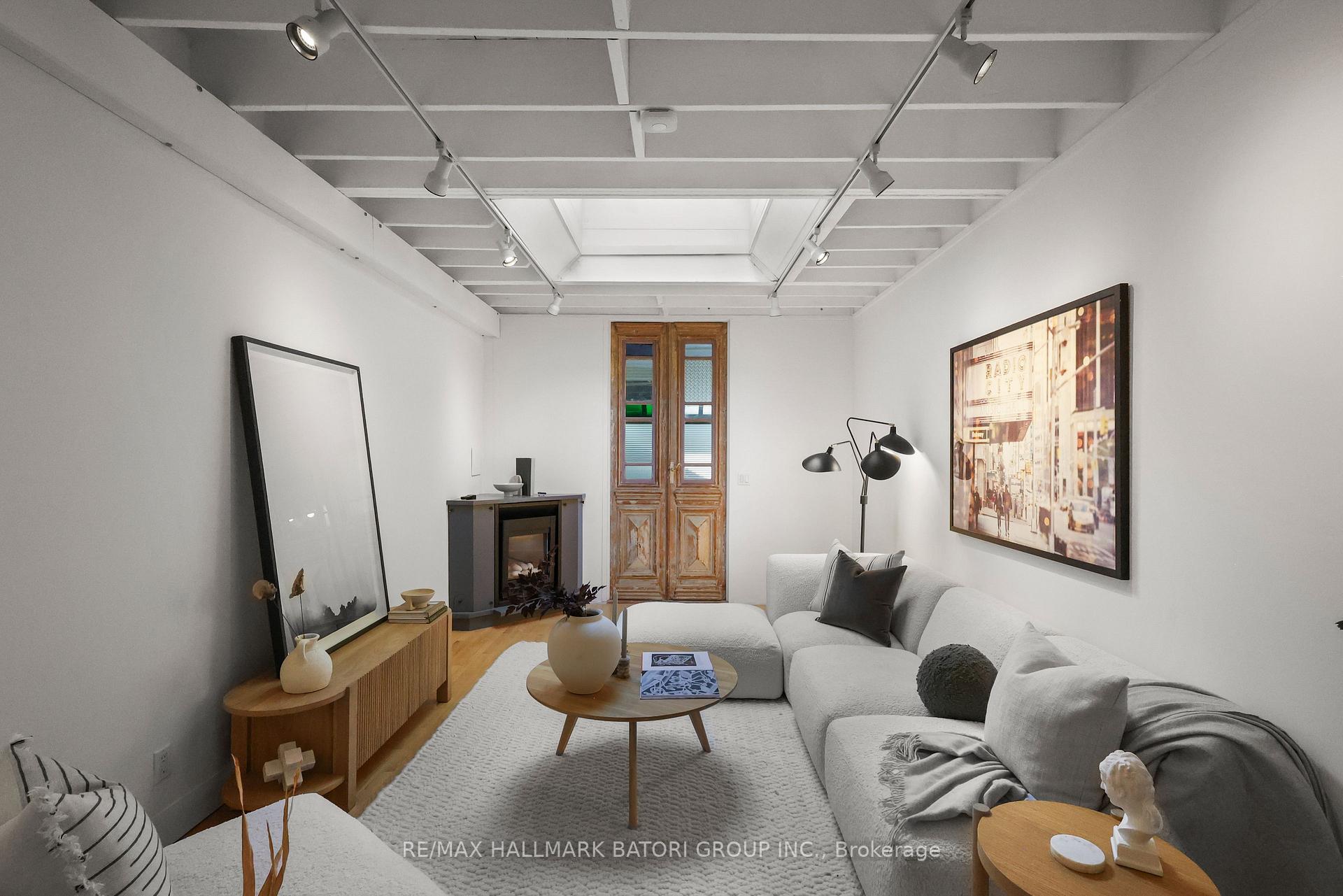 Photo 12 of 652 Richmond Street W, Toronto, Niagara — HOMEH