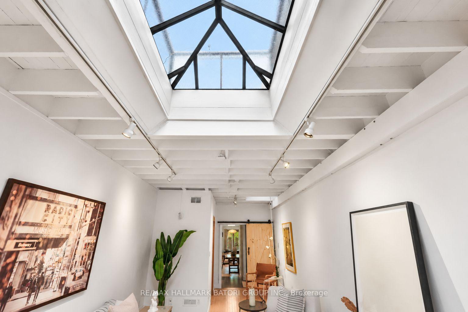 Photo 15 of 652 Richmond Street W, Toronto, Niagara — HOMEH