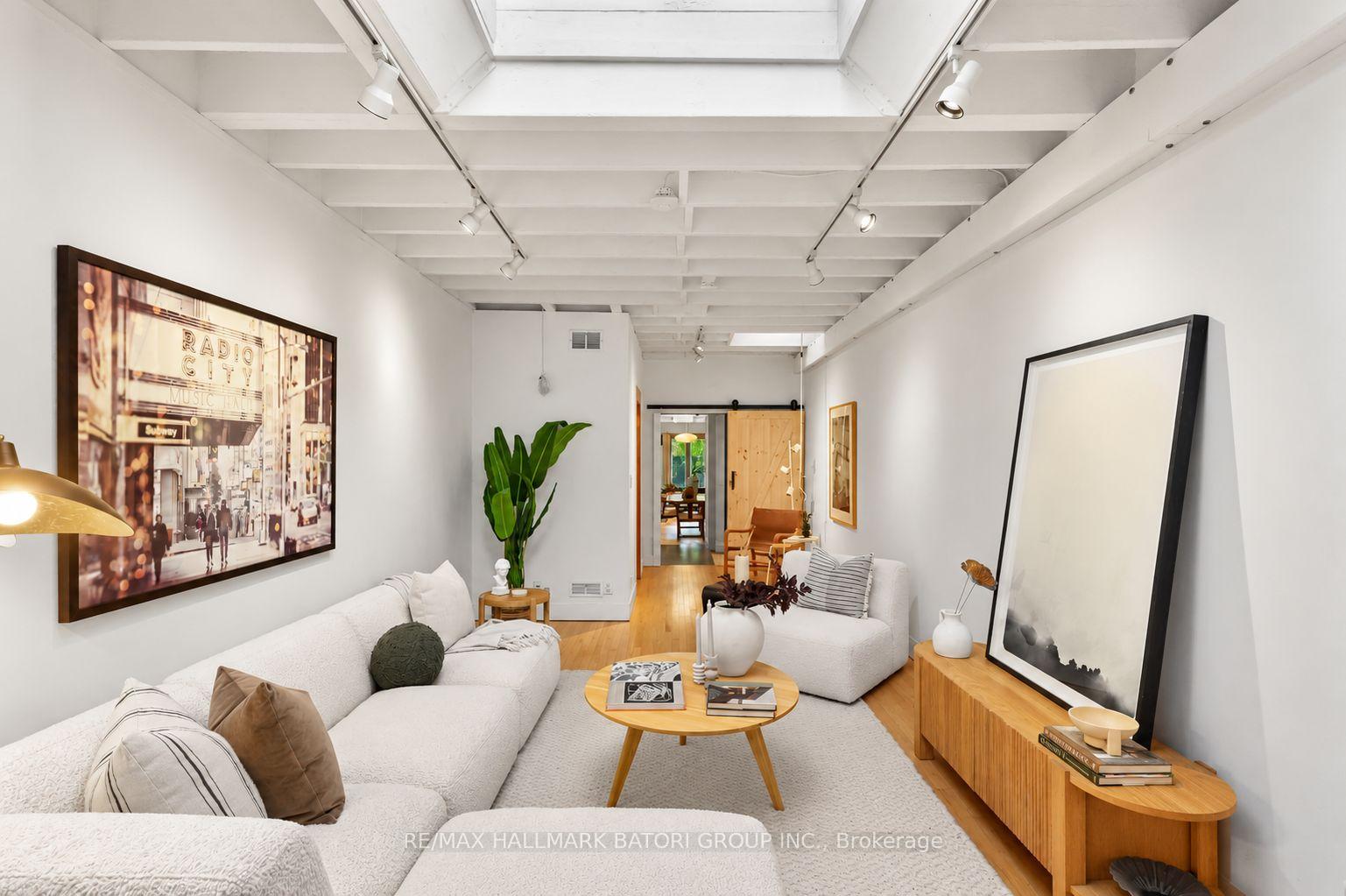 Photo 16 of 652 Richmond Street W, Toronto, Niagara — HOMEH