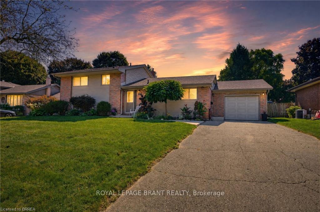 Photo 3 of 27 Brier Crescent, Brantford, Rosedale/Gable Height — HOMEH