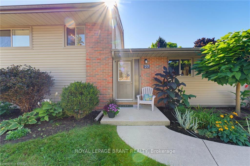 Photo 4 of 27 Brier Crescent, Brantford, Rosedale/Gable Height — HOMEH