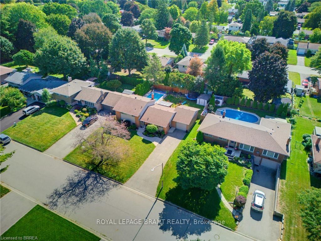 Photo 6 of 27 Brier Crescent, Brantford, Rosedale/Gable Height — HOMEH