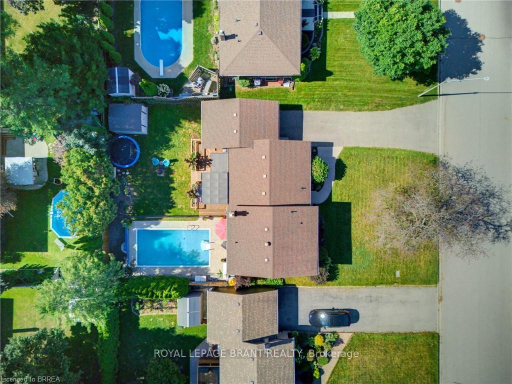 Photo 8 of 27 Brier Crescent, Brantford, Rosedale/Gable Height — HOMEH