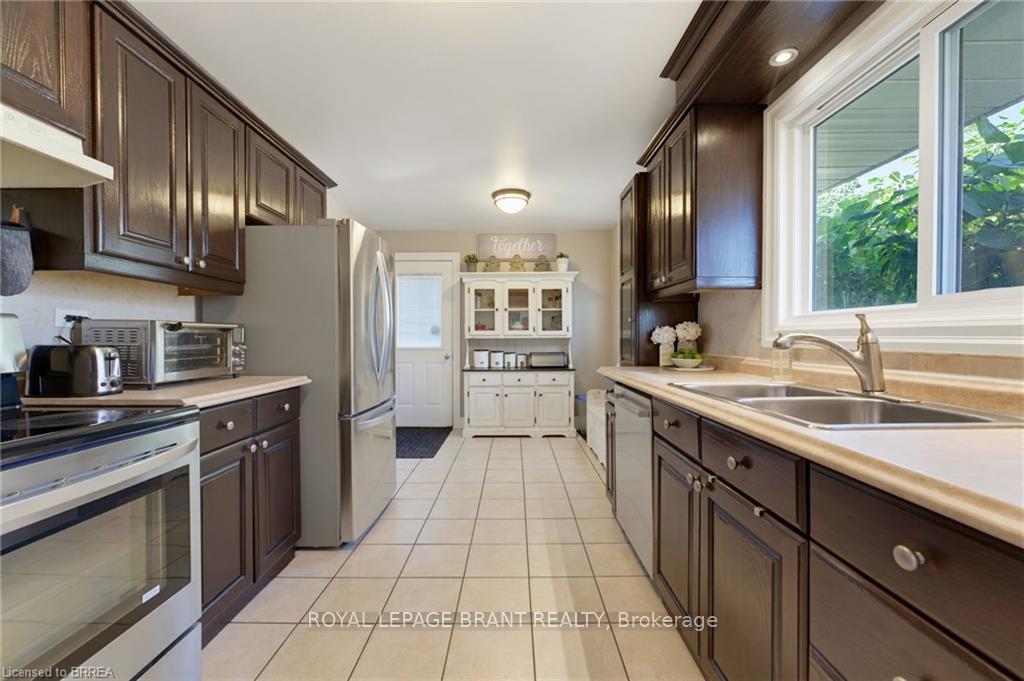 Photo 16 of 27 Brier Crescent, Brantford, Rosedale/Gable Height — HOMEH