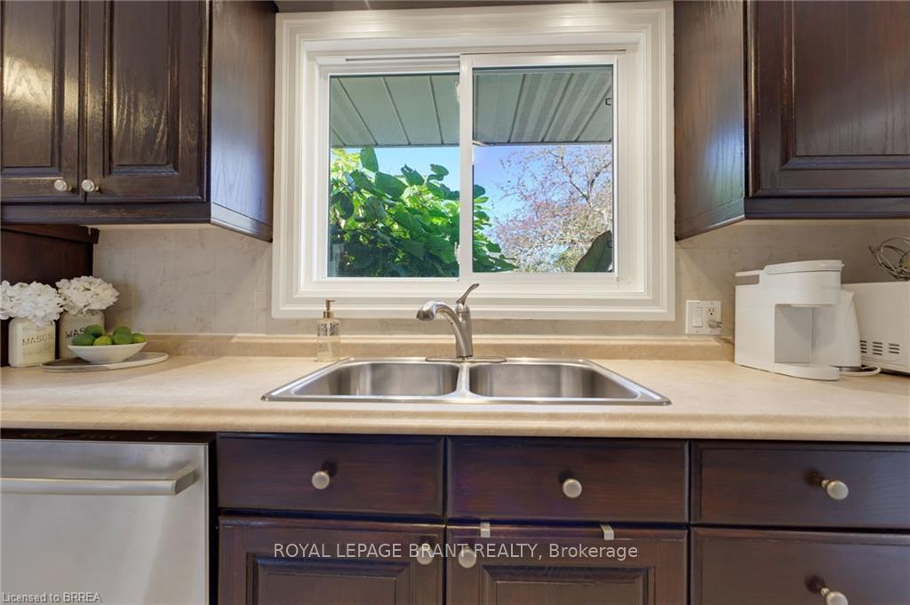 Photo 17 of 27 Brier Crescent, Brantford, Rosedale/Gable Height — HOMEH