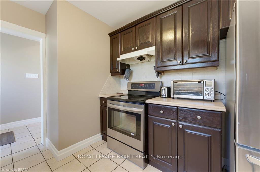 Photo 18 of 27 Brier Crescent, Brantford, Rosedale/Gable Height — HOMEH