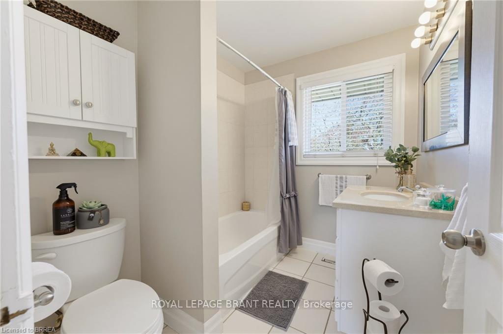Photo 23 of 27 Brier Crescent, Brantford, Rosedale/Gable Height — HOMEH