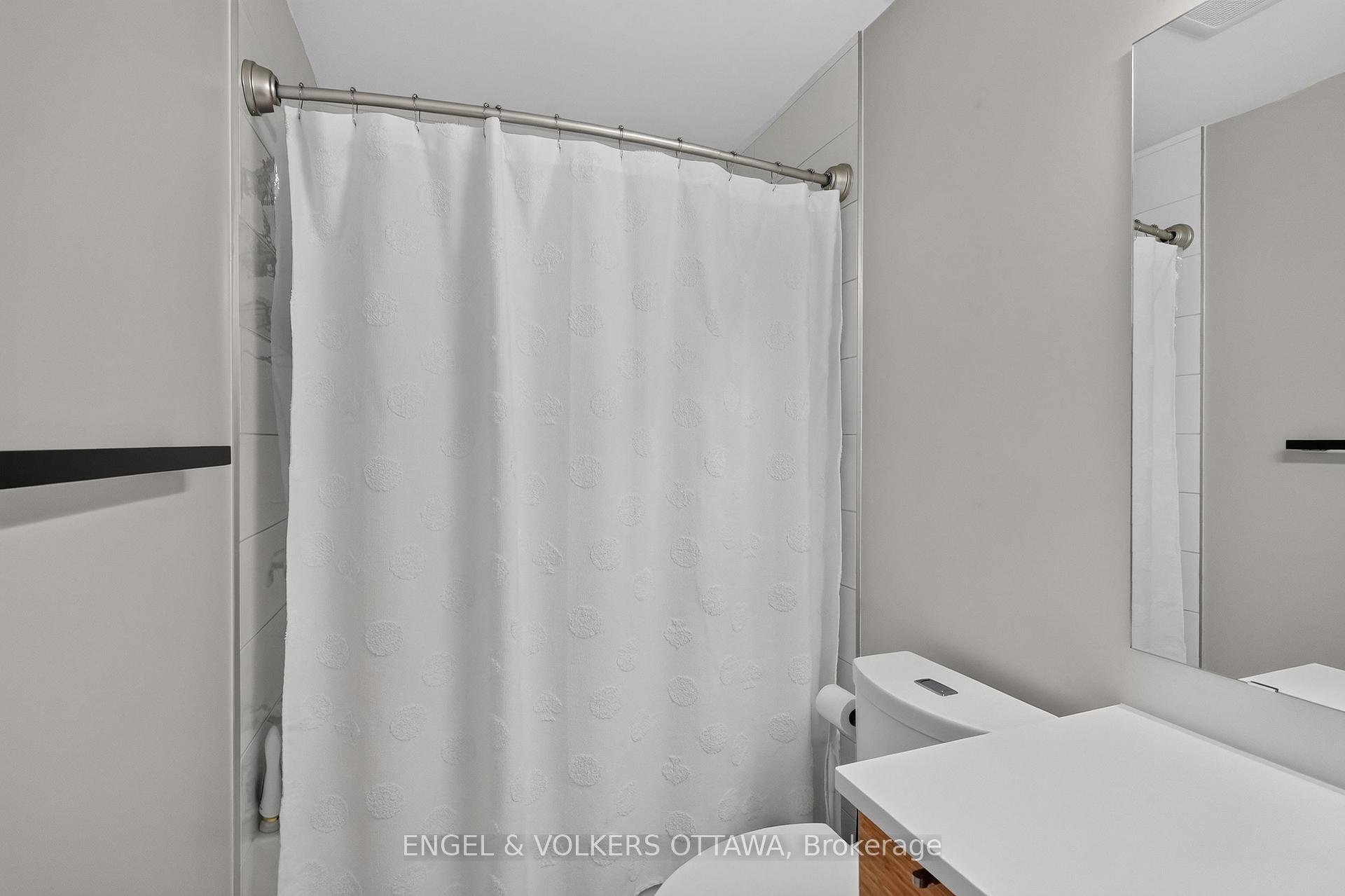 Photo 24 of 66 Jolliet Avenue, Ottawa, Vanier — HOMEH