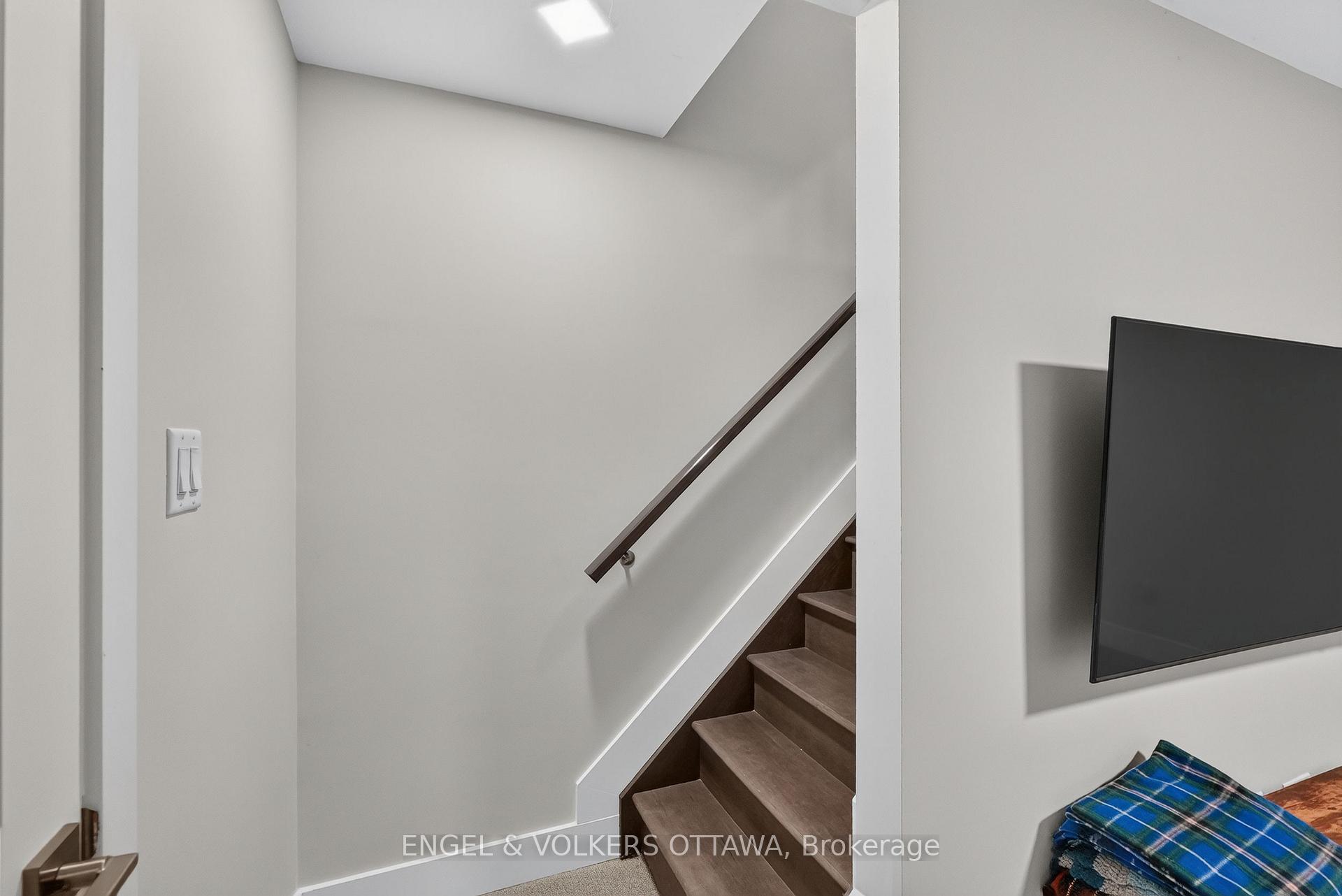 Photo 26 of 66 Jolliet Avenue, Ottawa, Vanier — HOMEH
