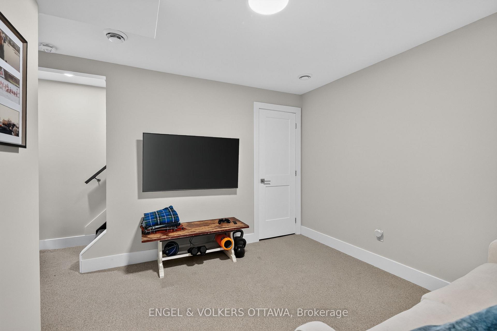 Photo 28 of 66 Jolliet Avenue, Ottawa, Vanier — HOMEH