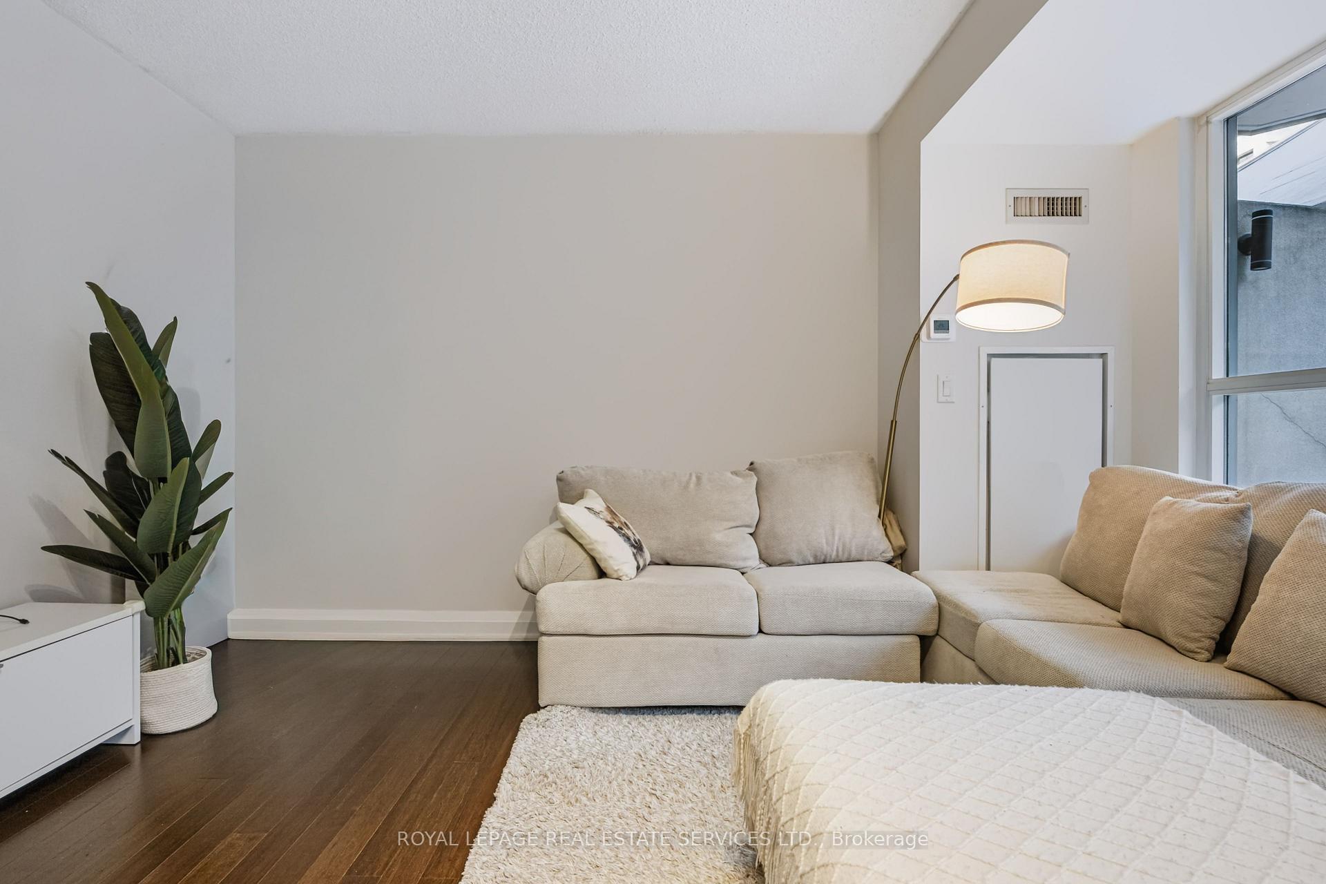 Photo 3 of Unit 207, 1430 Yonge Street, Toronto, Yonge-St. Clair — HOMEH