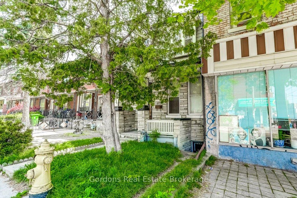 Photo 3 of 177 Bellwoods Avenue, Toronto, Trinity-Bellwoods — HOMEH