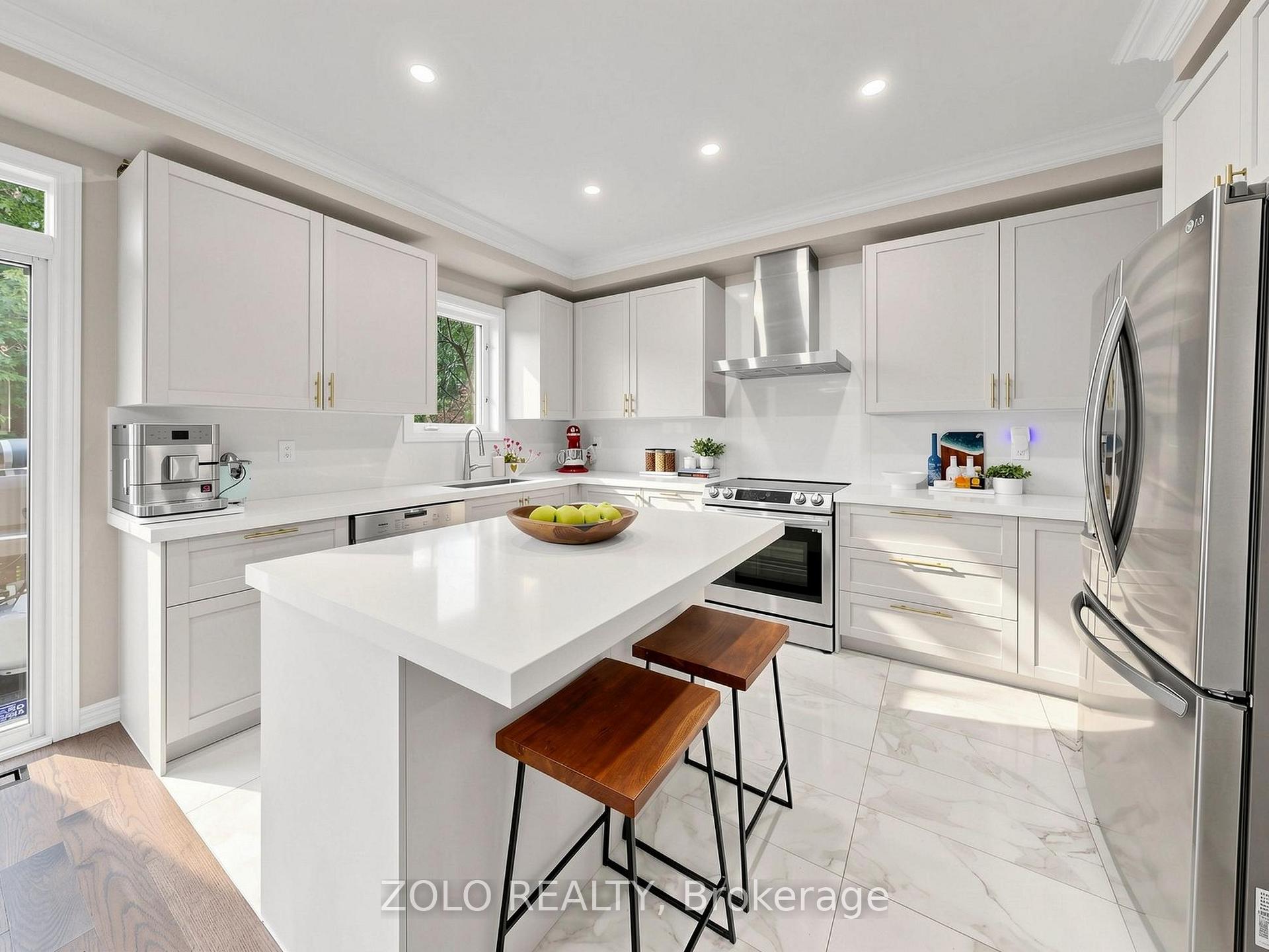 Photo 11 of 247 Summeridge Drive, Vaughan, Patterson — HOMEH