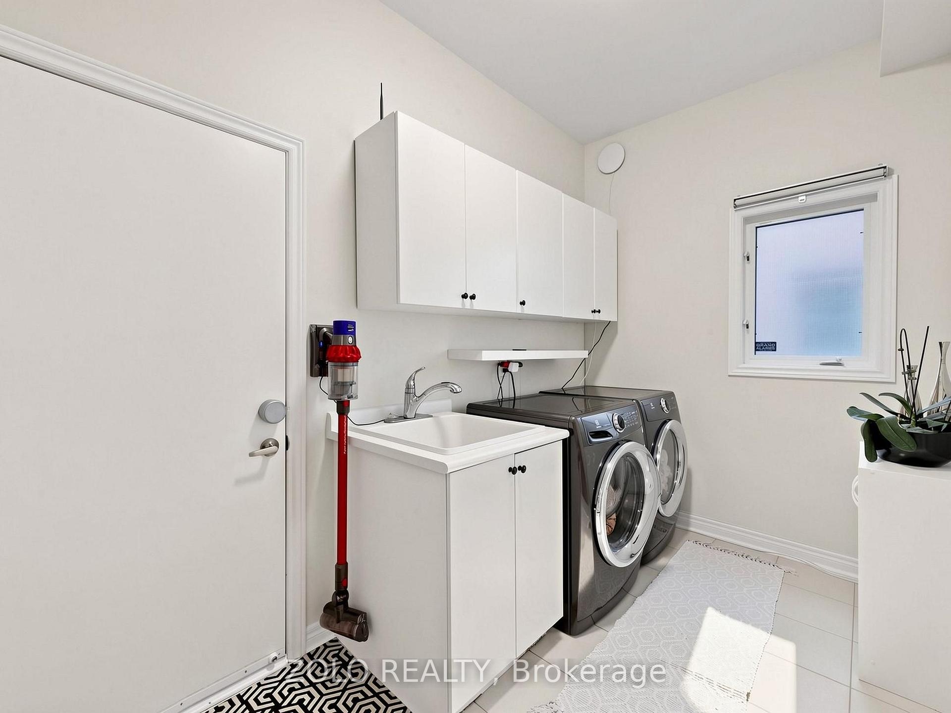 Photo 16 of 247 Summeridge Drive, Vaughan, Patterson — HOMEH