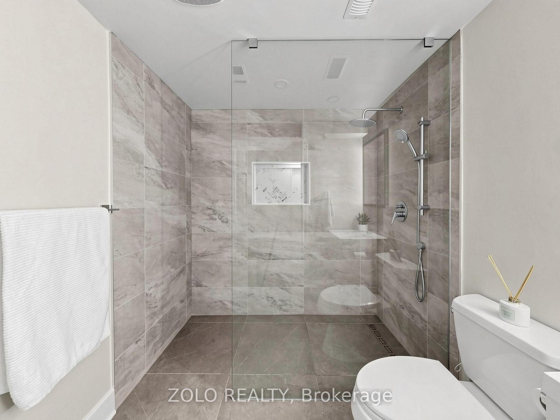 Photo 37 of 247 Summeridge Drive, Vaughan, Patterson — HOMEH