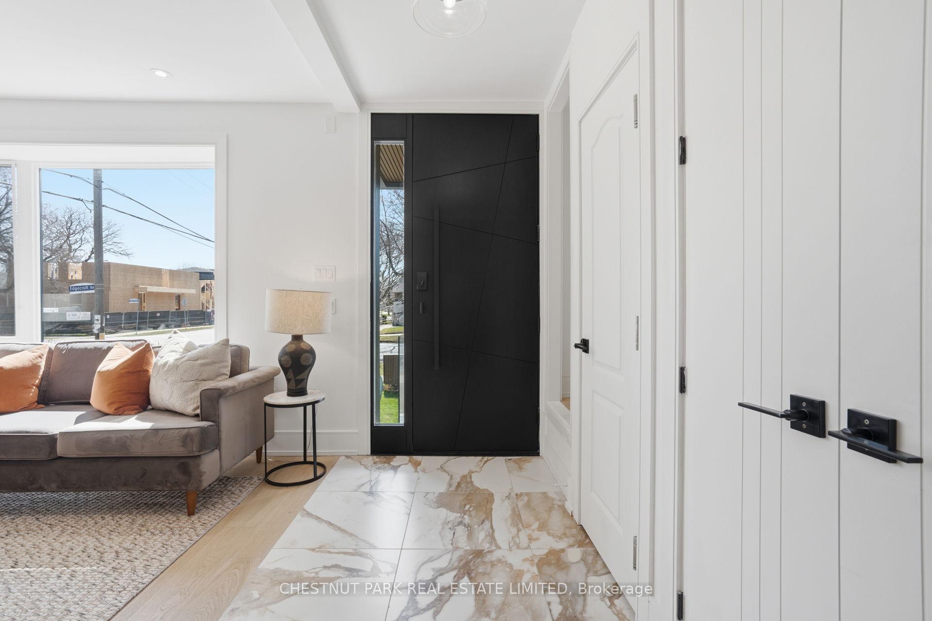 Photo 3 of 86 Edgecroft Road, Etobicoke, Stonegate-Queensway — HOMEH