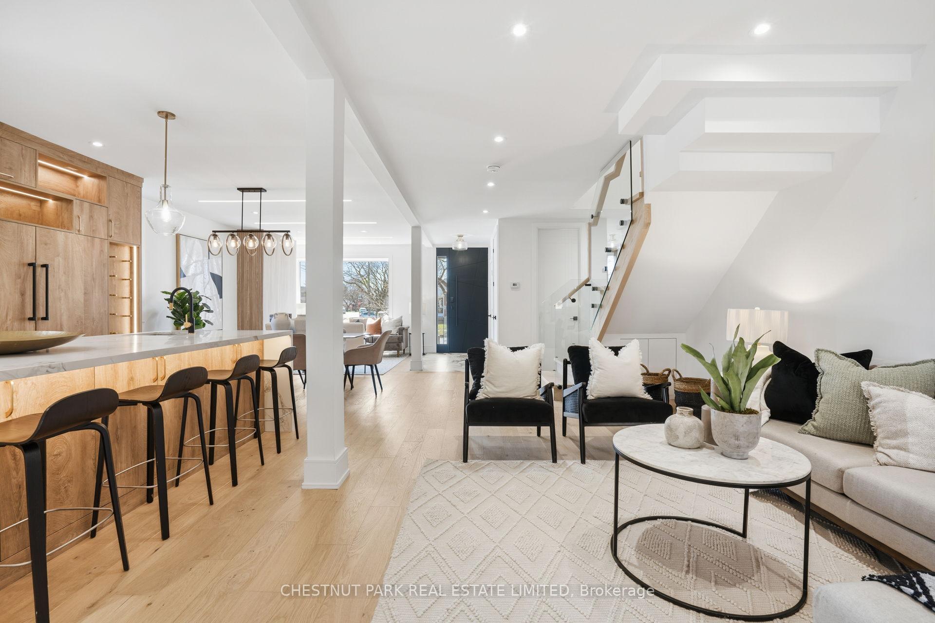 Photo 7 of 86 Edgecroft Road, Etobicoke, Stonegate-Queensway — HOMEH