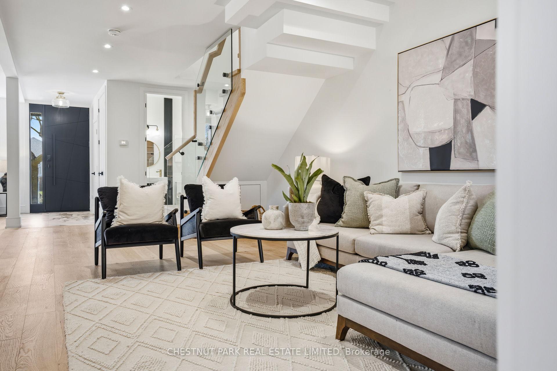 Photo 9 of 86 Edgecroft Road, Etobicoke, Stonegate-Queensway — HOMEH