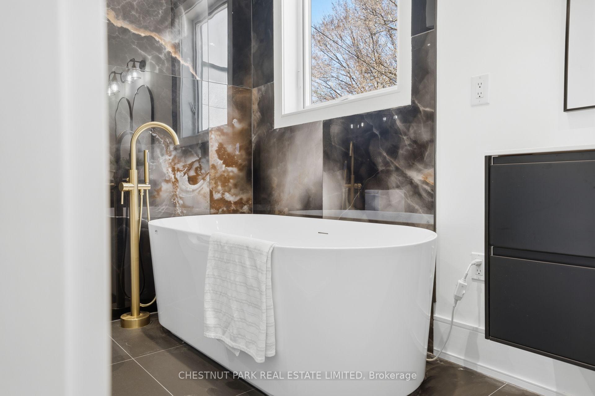 Photo 31 of 86 Edgecroft Road, Etobicoke, Stonegate-Queensway — HOMEH