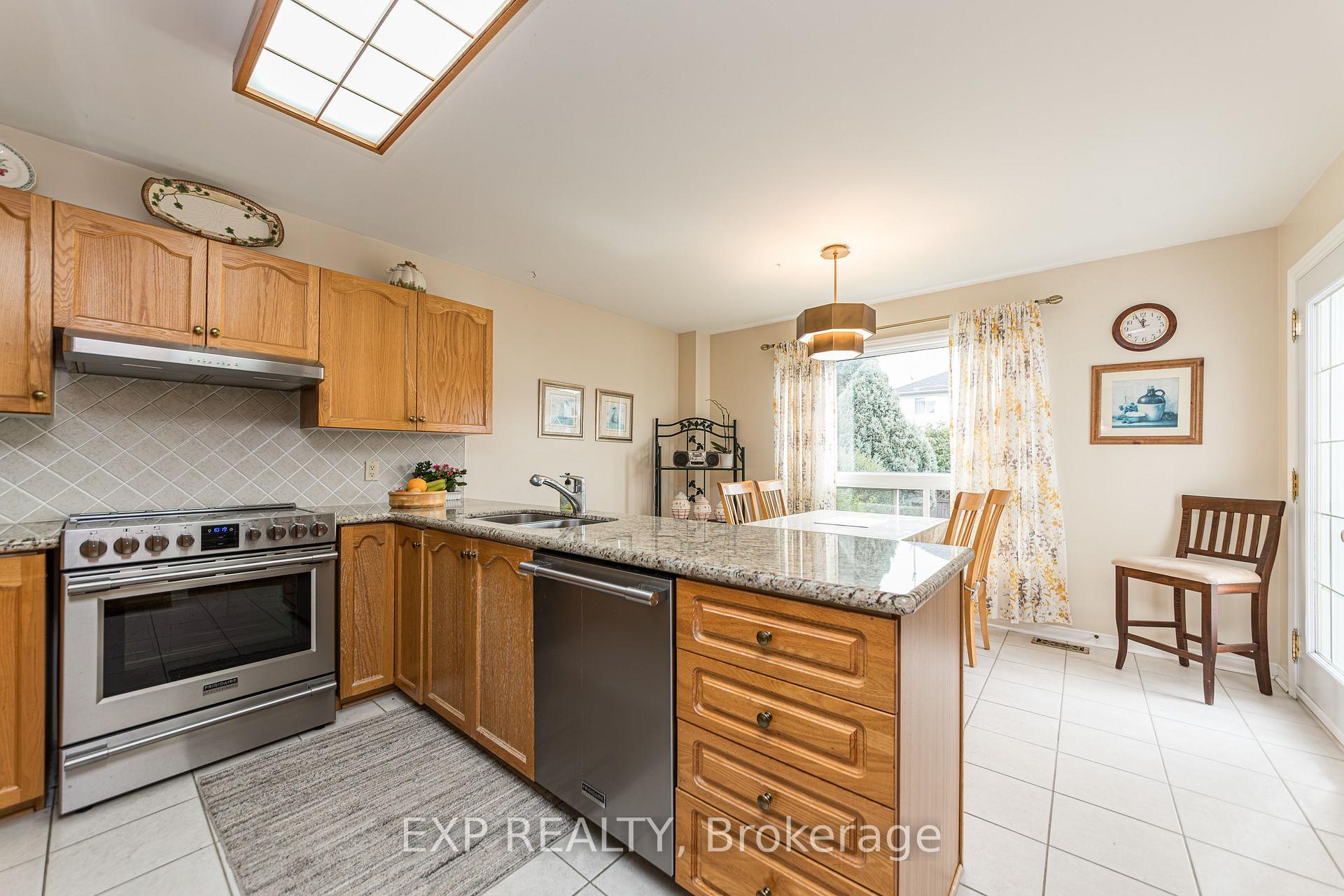 Photo 10 of 2162 Gardenway Drive, Ottawa, Fallingbrook/Gardenway South — HOMEH