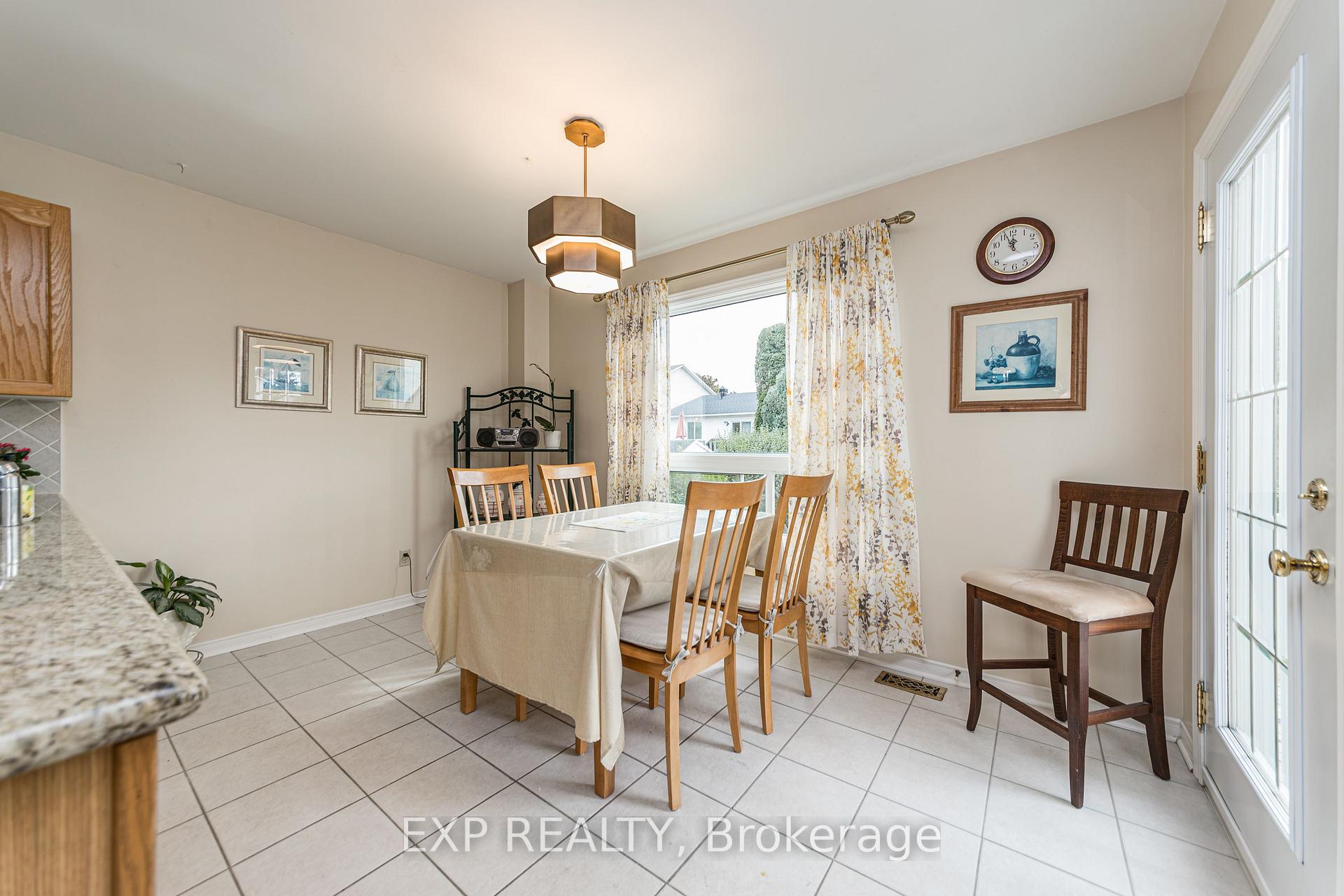 Photo 14 of 2162 Gardenway Drive, Ottawa, Fallingbrook/Gardenway South — HOMEH