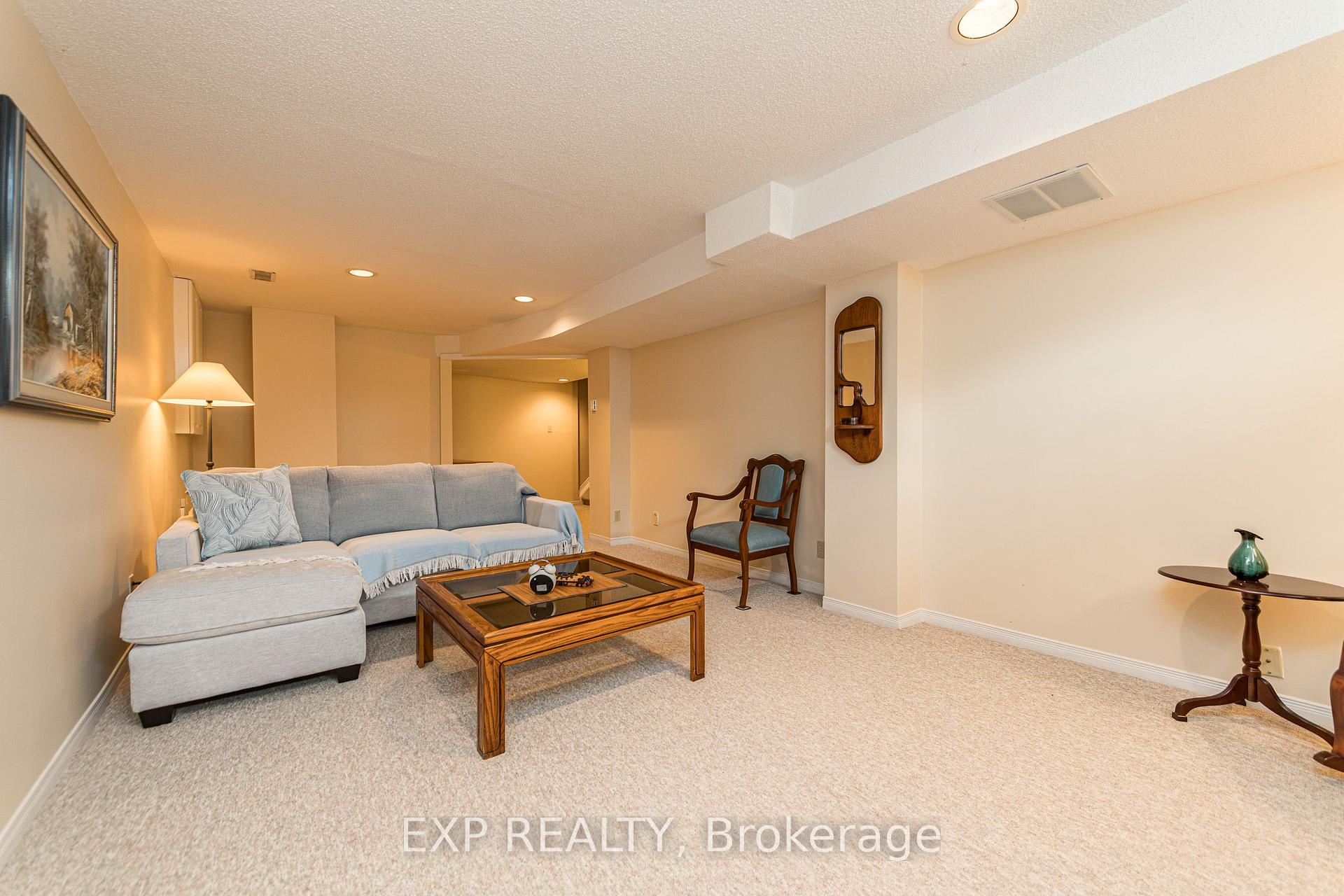 Photo 33 of 2162 Gardenway Drive, Ottawa, Fallingbrook/Gardenway South — HOMEH