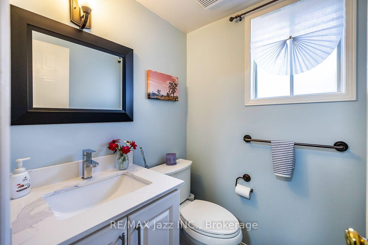 Photo 4 of 23 Meredith Court, Clarington, Courtice — HOMEH